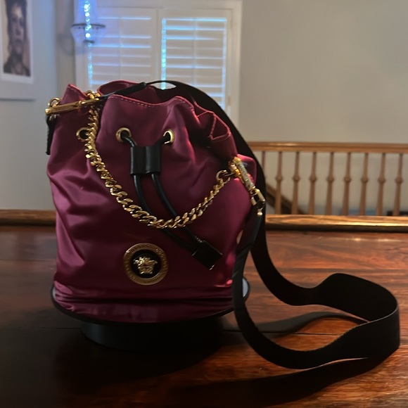 VERSACE Medusa Palazzo Nylon Bucket Bag Plum - Picture 4 of 15